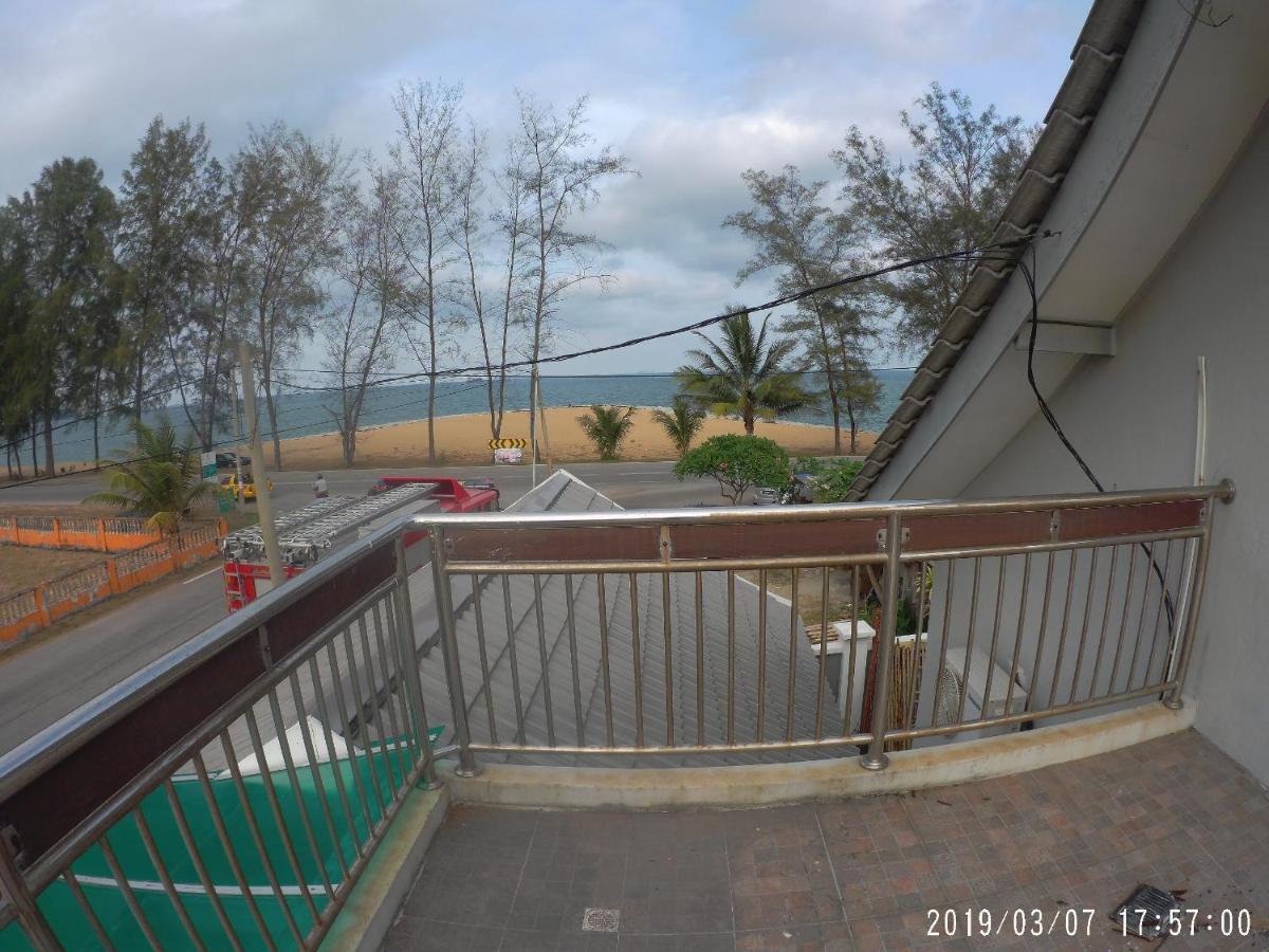Holiday Homestay Дунгун Екстериор снимка