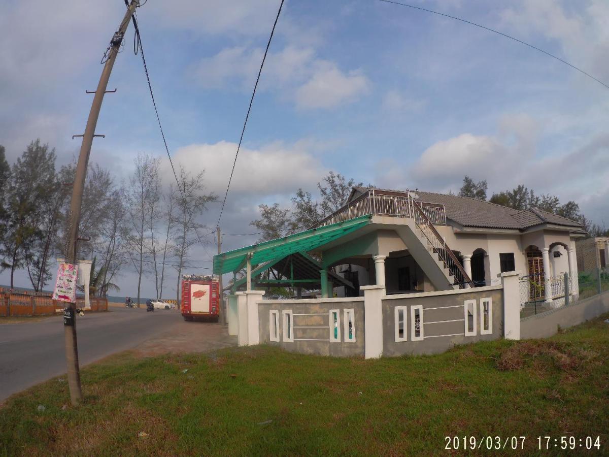Holiday Homestay Дунгун Екстериор снимка