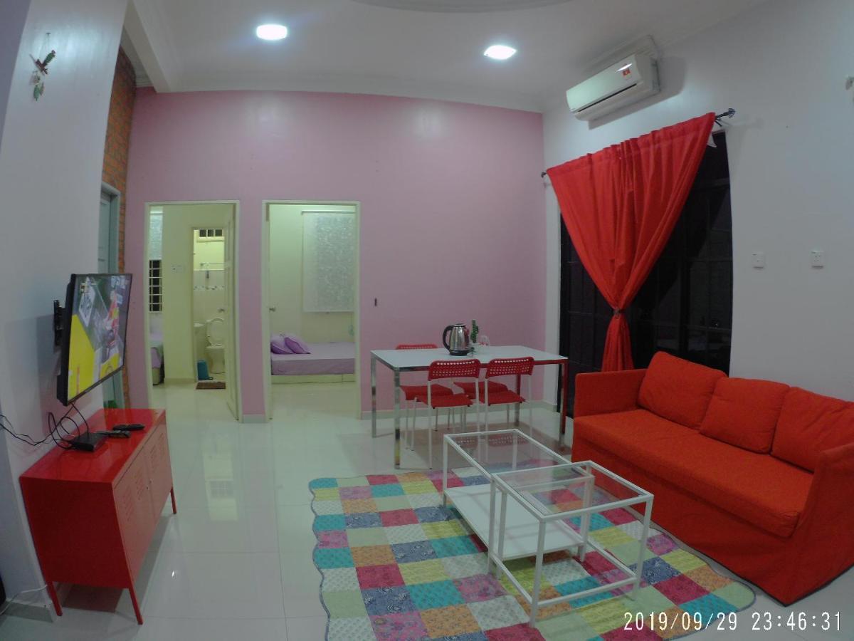 Holiday Homestay Дунгун Екстериор снимка
