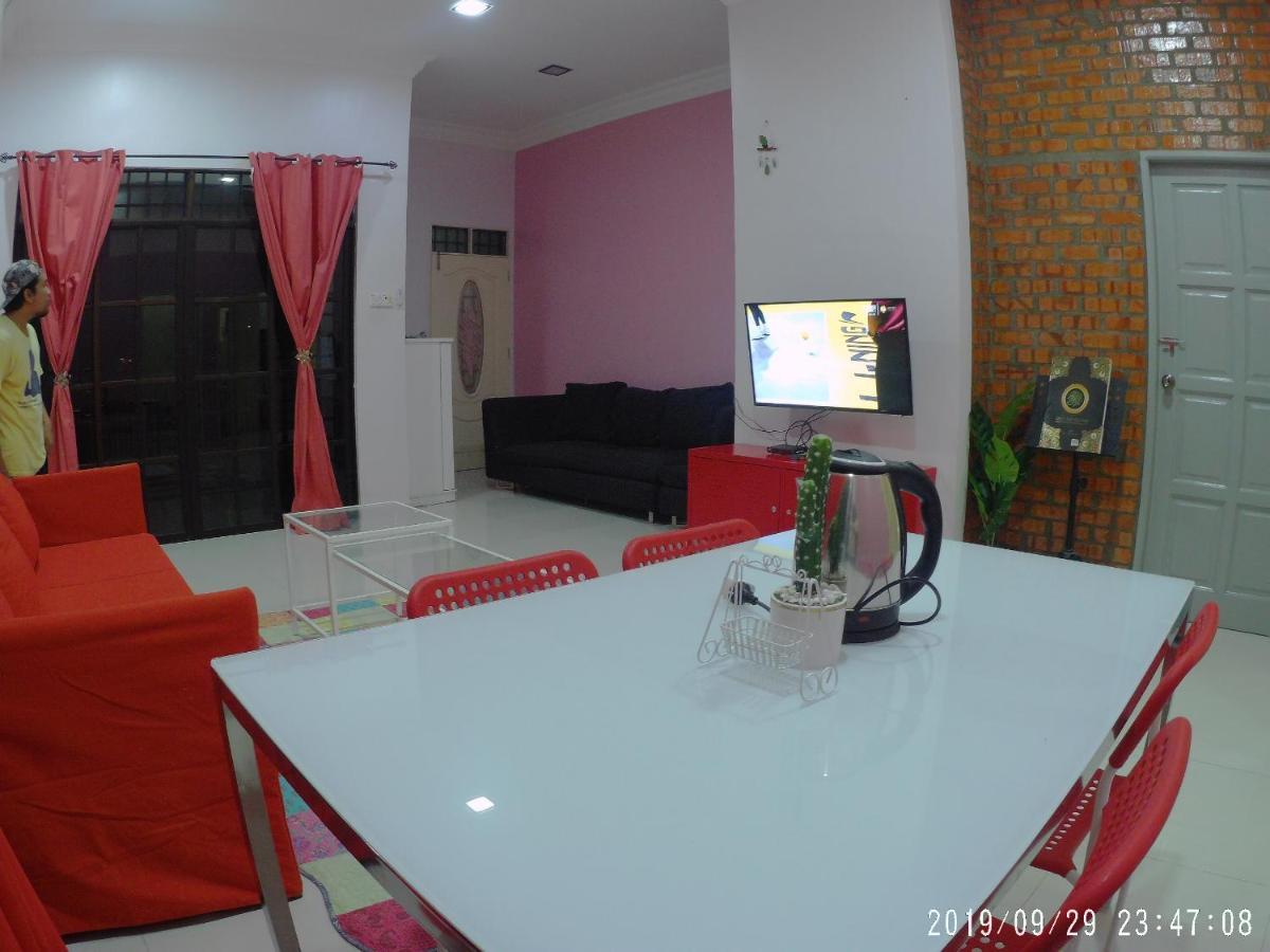 Holiday Homestay Дунгун Екстериор снимка