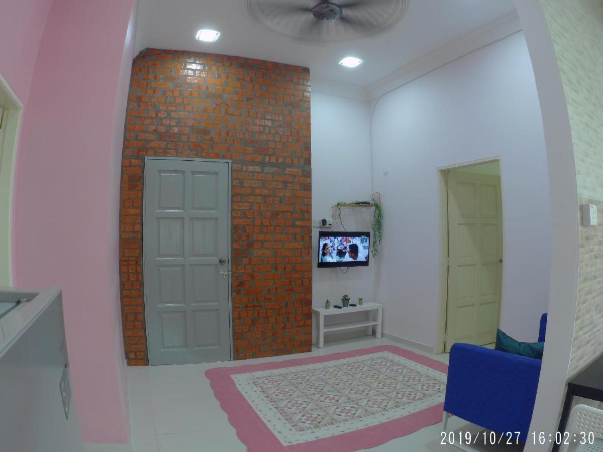 Holiday Homestay Дунгун Екстериор снимка