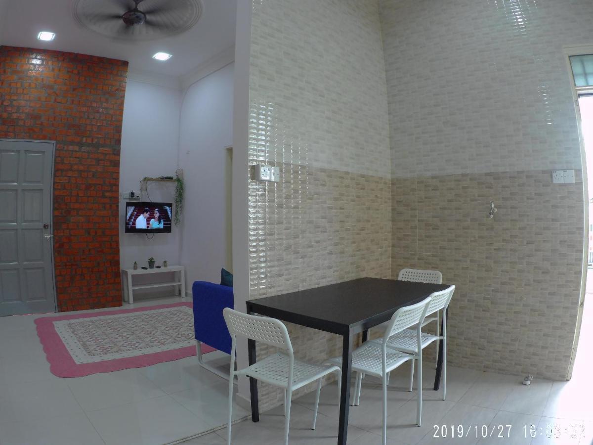 Holiday Homestay Дунгун Екстериор снимка