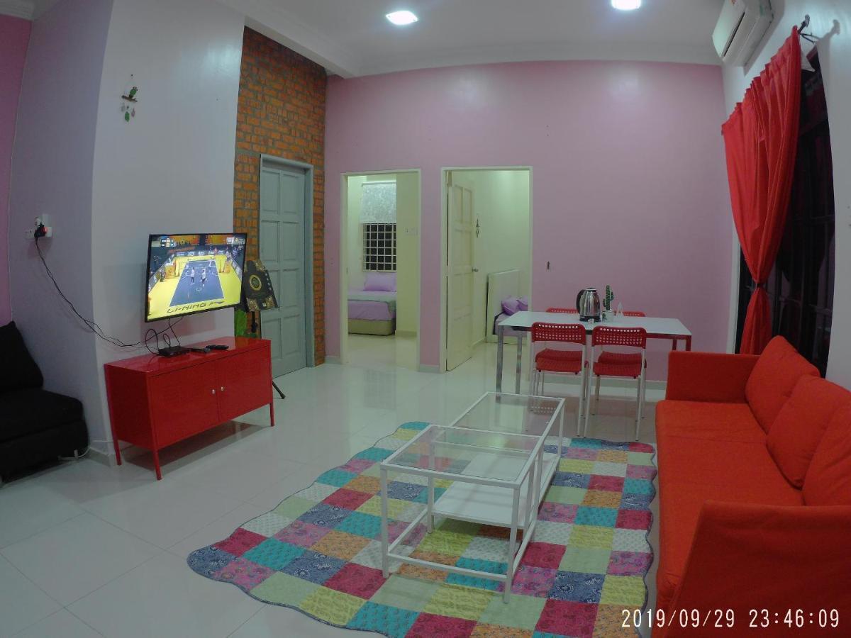Holiday Homestay Дунгун Екстериор снимка